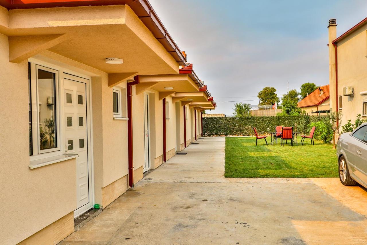 Simo Apartments Airport พอดโกริกา ภายนอก รูปภาพ