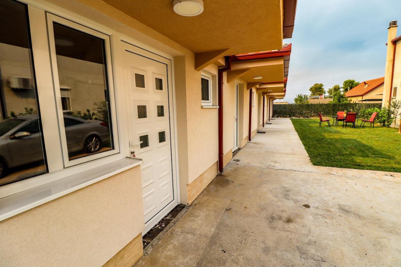 Simo Apartments Airport พอดโกริกา ภายนอก รูปภาพ