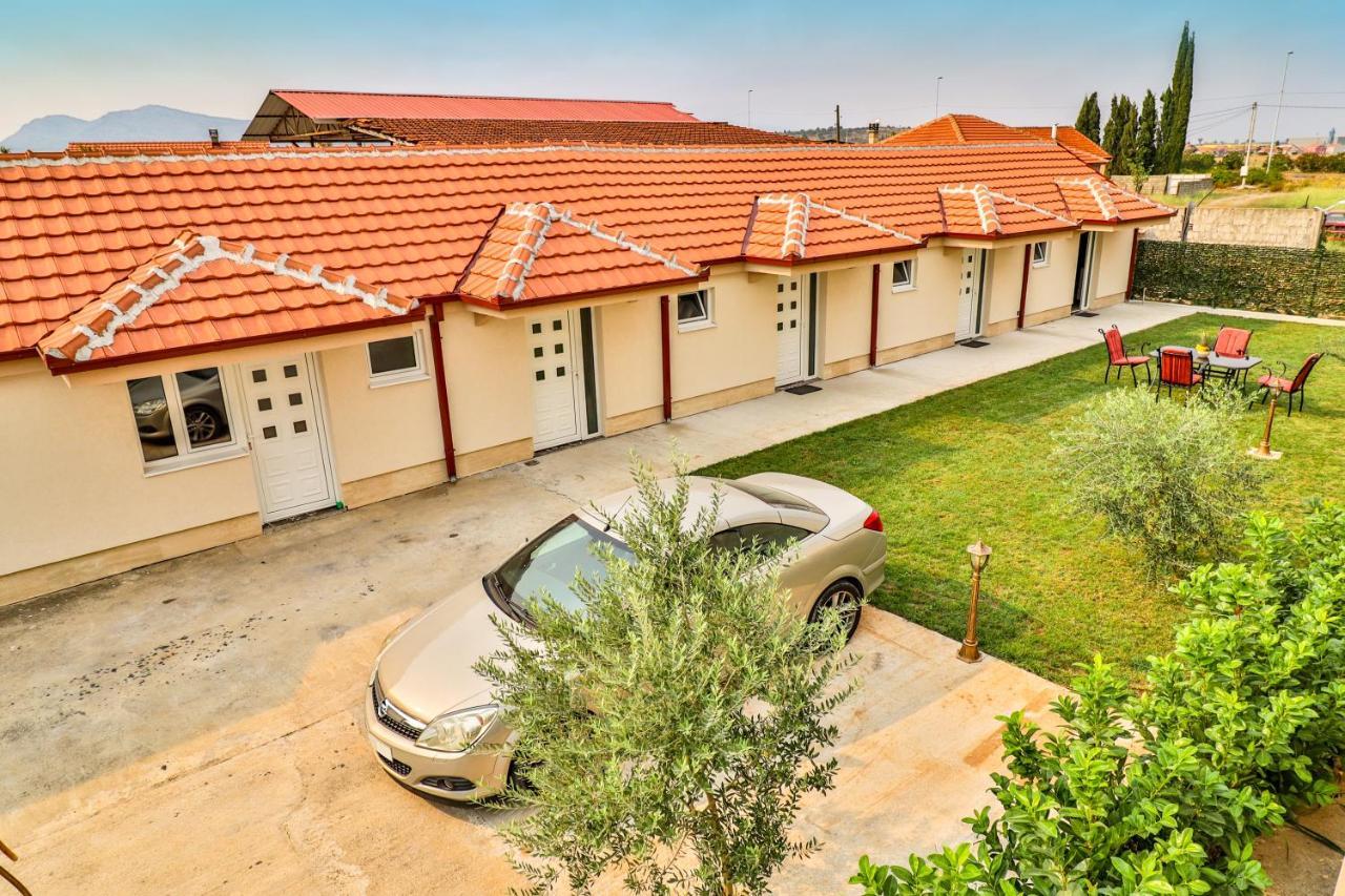 Simo Apartments Airport พอดโกริกา ภายนอก รูปภาพ