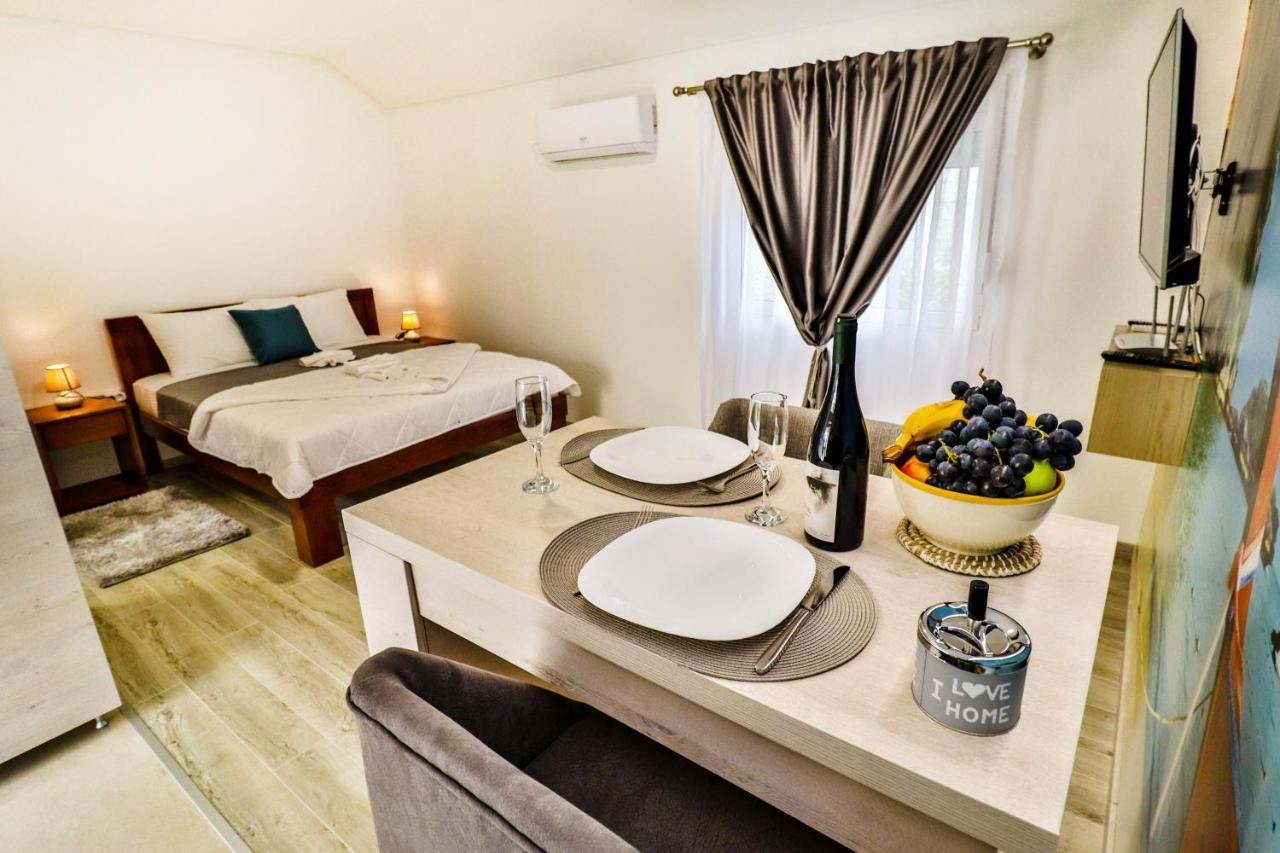 Simo Apartments Airport พอดโกริกา ภายนอก รูปภาพ