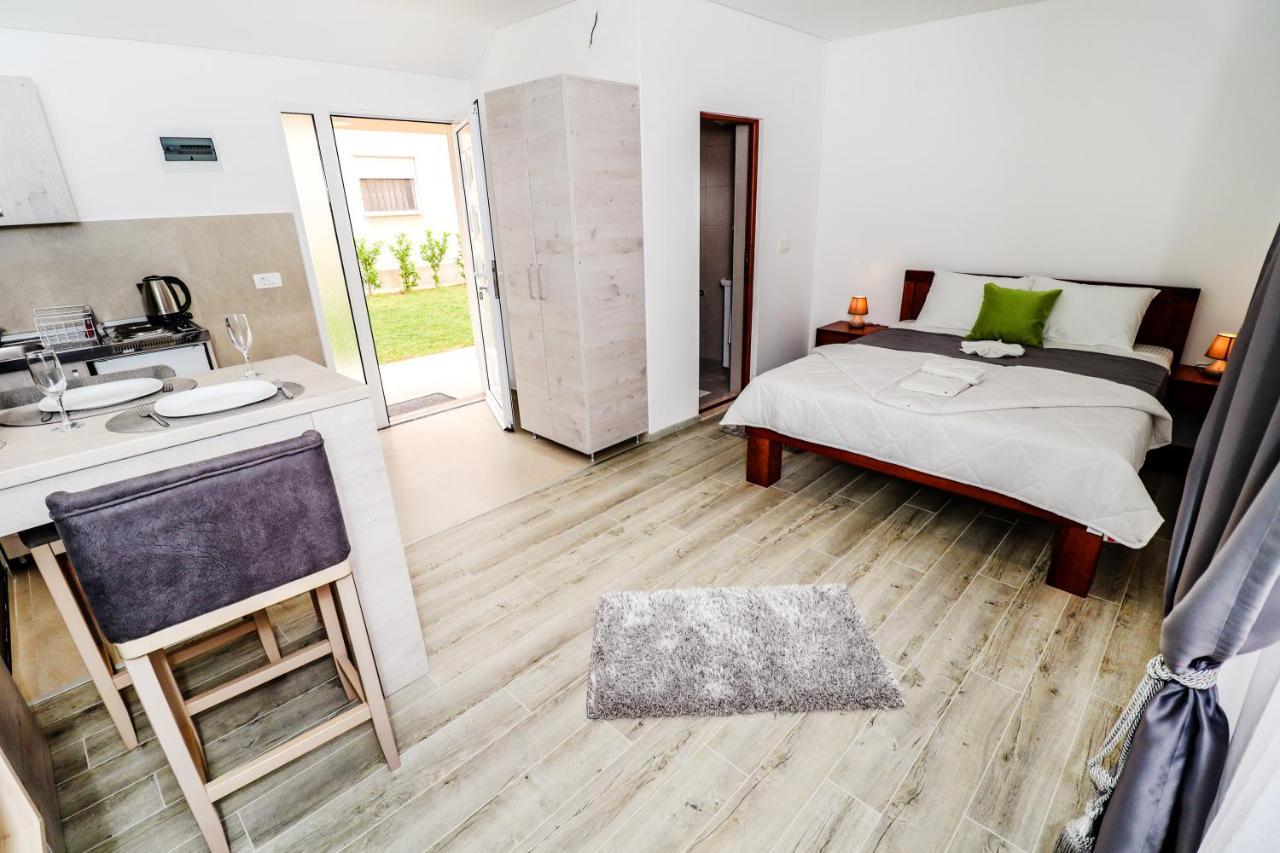 Simo Apartments Airport พอดโกริกา ภายนอก รูปภาพ